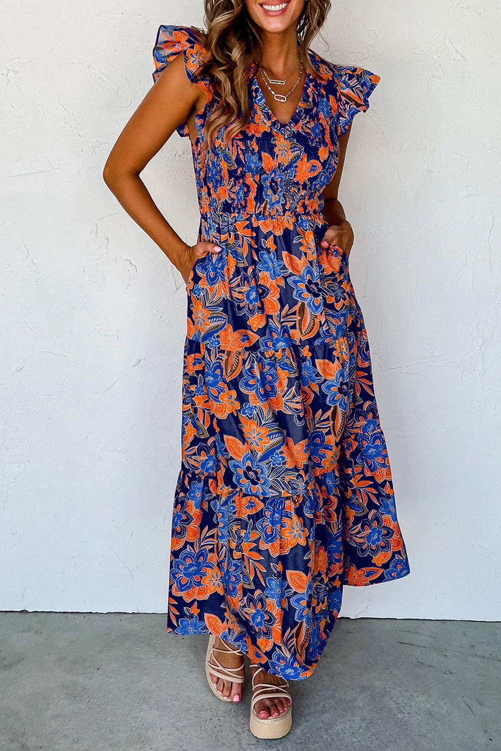 Bloemen Maxi Jurk met Ruches - 51Dnspod | Smaakvolle damp – Verzendkosten vrij vanaf 40€ Bloemen Maxi Jurk met Ruches - 51Dnspod | Smaakvolle damp – Verzendkosten vrij vanaf 40€