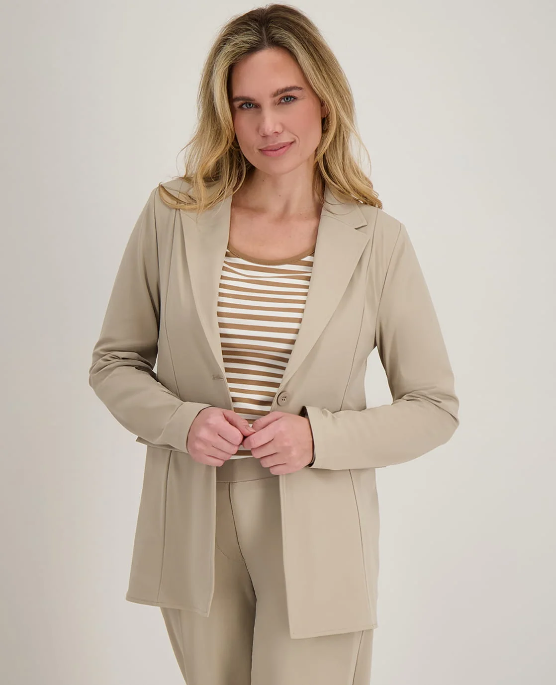 Blazer Straight Travel ++++ | Sahara - 51Dnspod | Smaakvolle damp – Verzendkosten vrij vanaf 40€ Blazer Straight Travel ++++ | Sahara - 51Dnspod | Smaakvolle damp – Verzendkosten vrij vanaf 40€